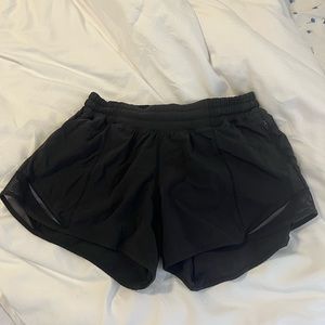 black lululemon shorts hotty hot ‘4 inch